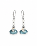 ARETE DE CONCHA CON PERLA Y CADENA DE ESTRELLAS
