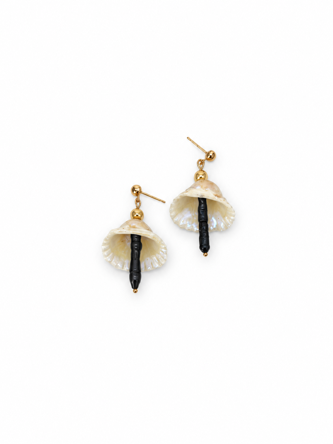 ARETES BROQUEL DE CONCHA Y PERLA DE GUSANO