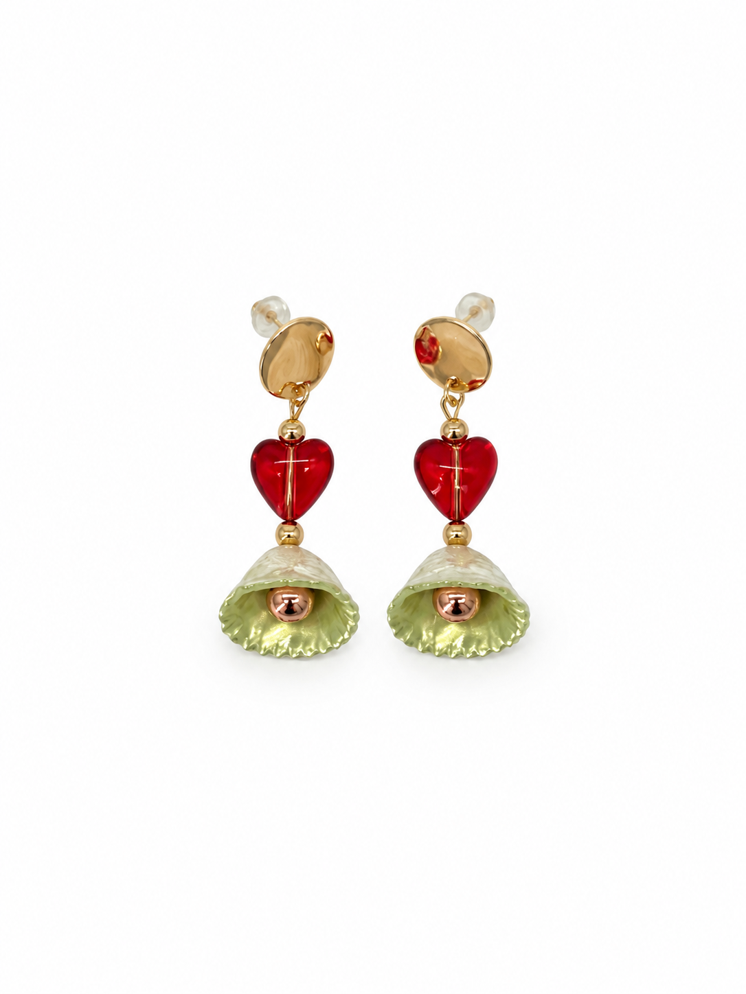 ARETE DE CONCHA DORADA CON CORAZÓN DE MURANO ROJO
