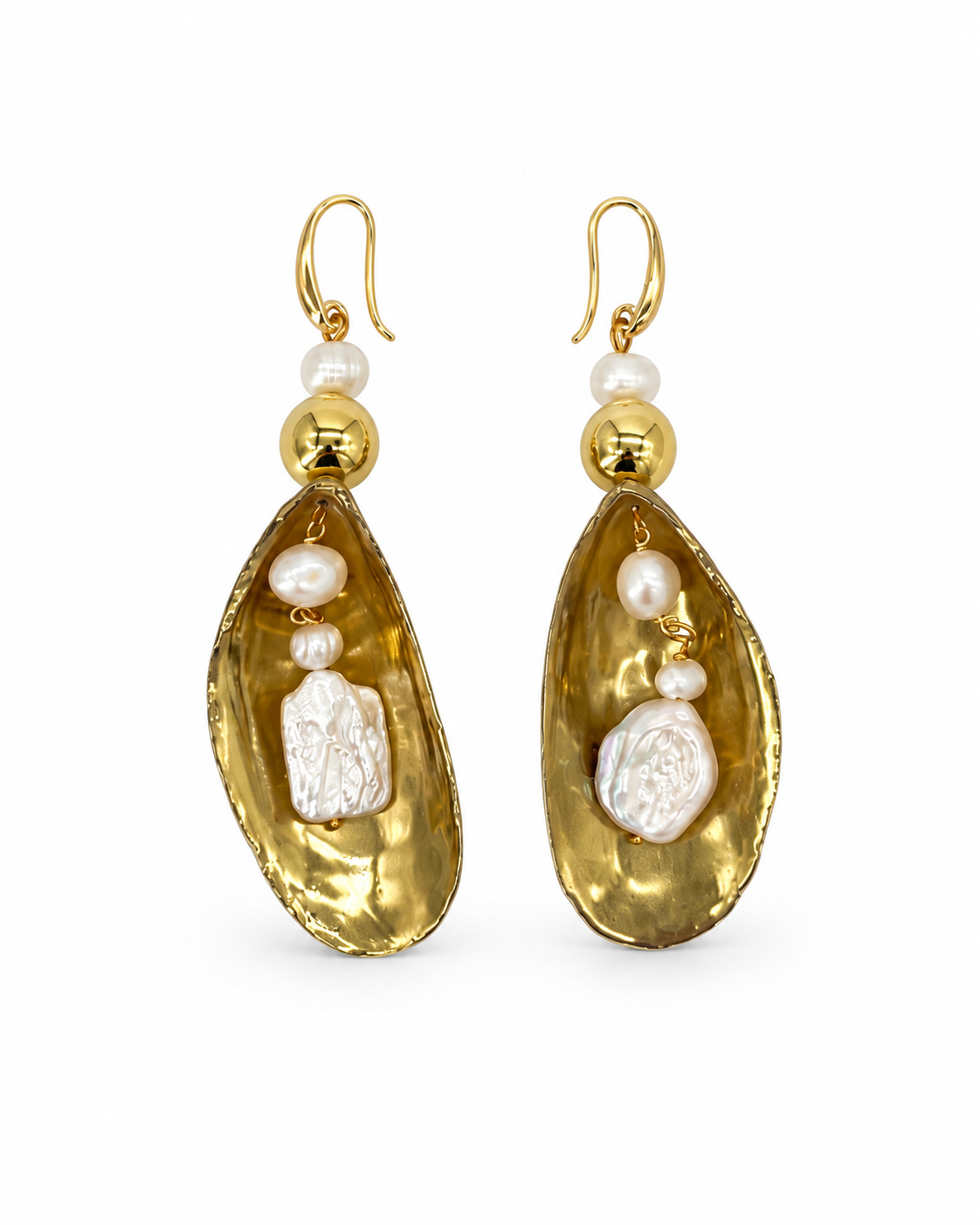 ARETES DE MEJILLÓN DORADOS CON TRIPLE PERLA BARROCA