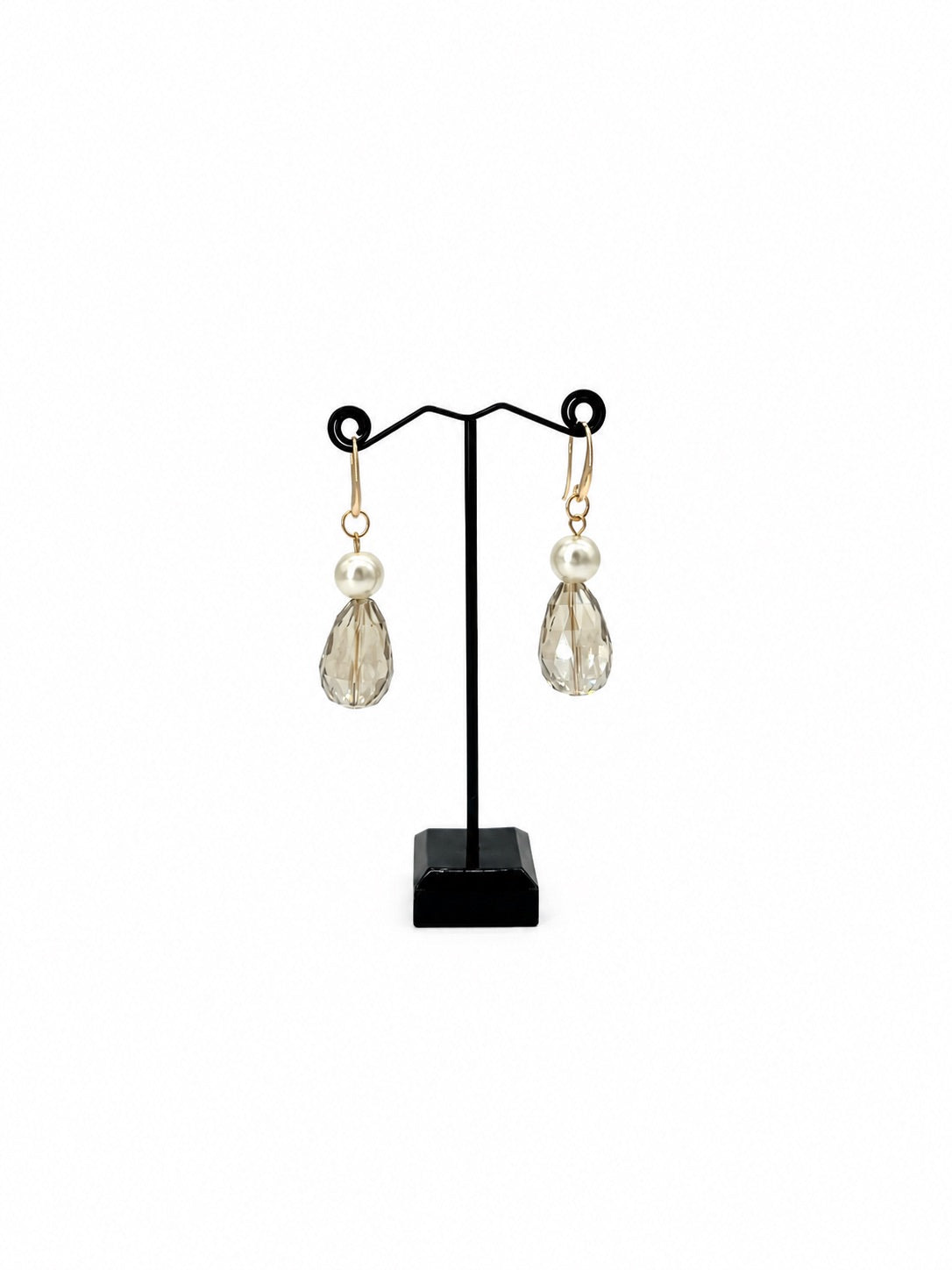 ARETES GOTA DE CRISTAL CON PLASTIPERLA BLANCA