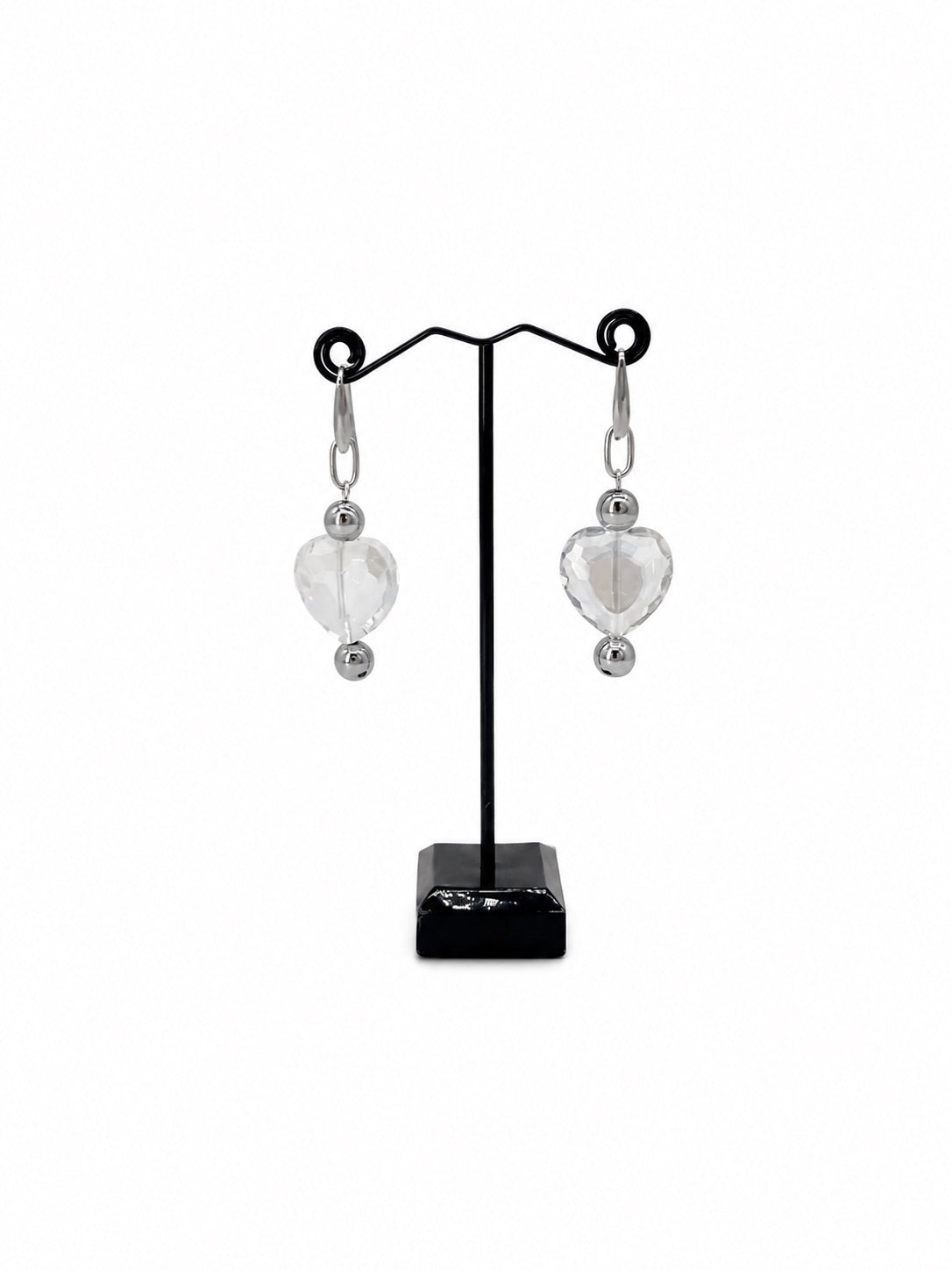 ARETES DE CORAZÓN SENCILLOS BLANCOS CON ACERINA