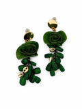 ARETES FLOR DE CÁSCARA DE COCO Y GRANOS DE ELOTE VERDE