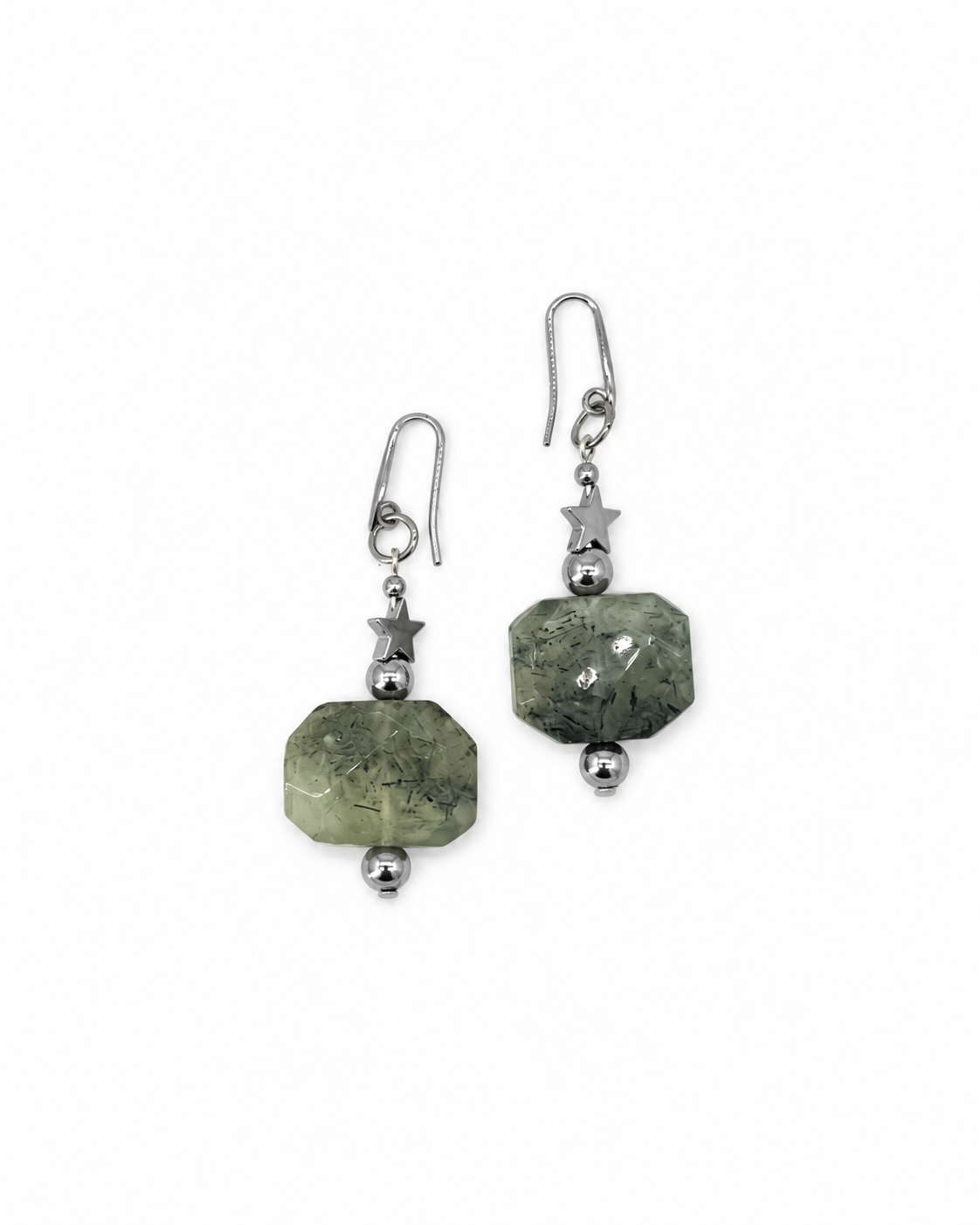 ARETES DE PREHNITA VERDE CON ESTRELLA Y ACERINA