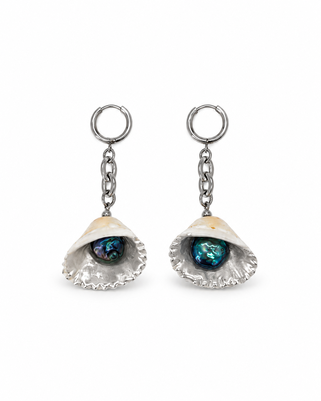 ARRACADAS DE CONCHA GRIS CON PERLA BARROCA AZUL