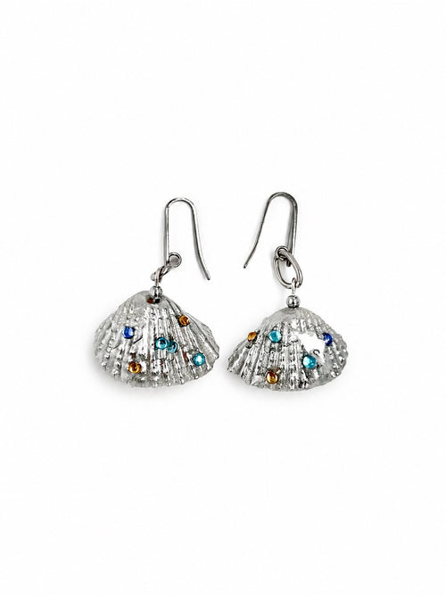 ARETES DE CONCHA GRIS CON PERLA BLANCA E INCRUSTACIONES CRISTAL