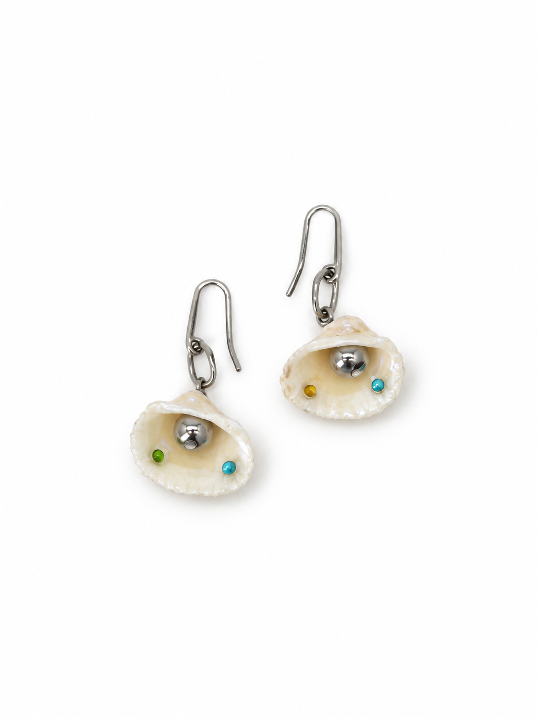 ARETES DE CONCHA CON ACERINA