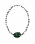 COLLAR ACERINA CON MADRE PERLA BLANCA Y PIEDRA TALLADA VERDE