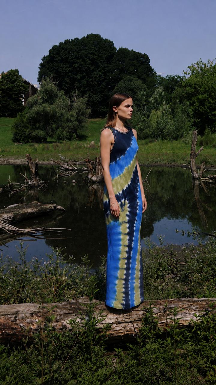 VESTIDO LARGO TIDE-DYE CON PEDRERIA
